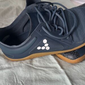 Vivobarefoot tennis shoes. Size eu 40. Men’s 7.5/womens 9